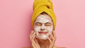 Cuci Muka Pakai Sabun Mandi Bayi, Aman atau Tidak Buat Kulit Anda?