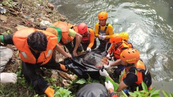 南ジャカルタのマンパン川で流された2人の子供が死んでいるのが発見された