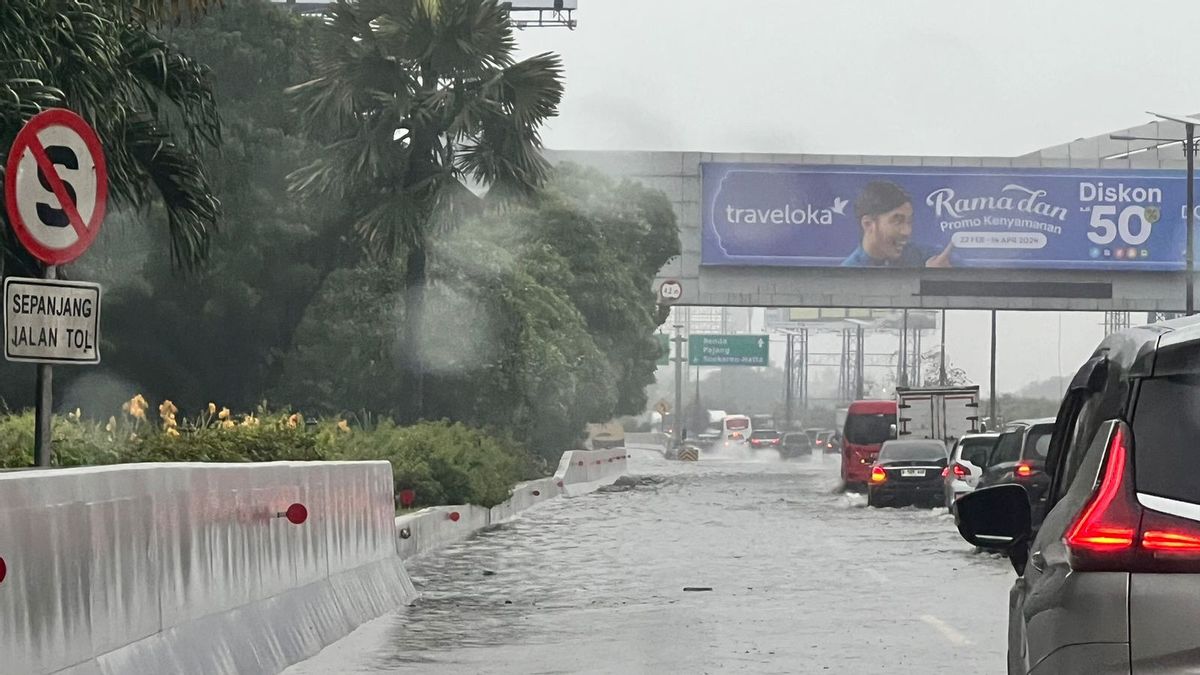 There Is A Inundation On The Sedyatmo Toll Road, Jasa Marga Strives To Get A Water Suction And Alert Officers