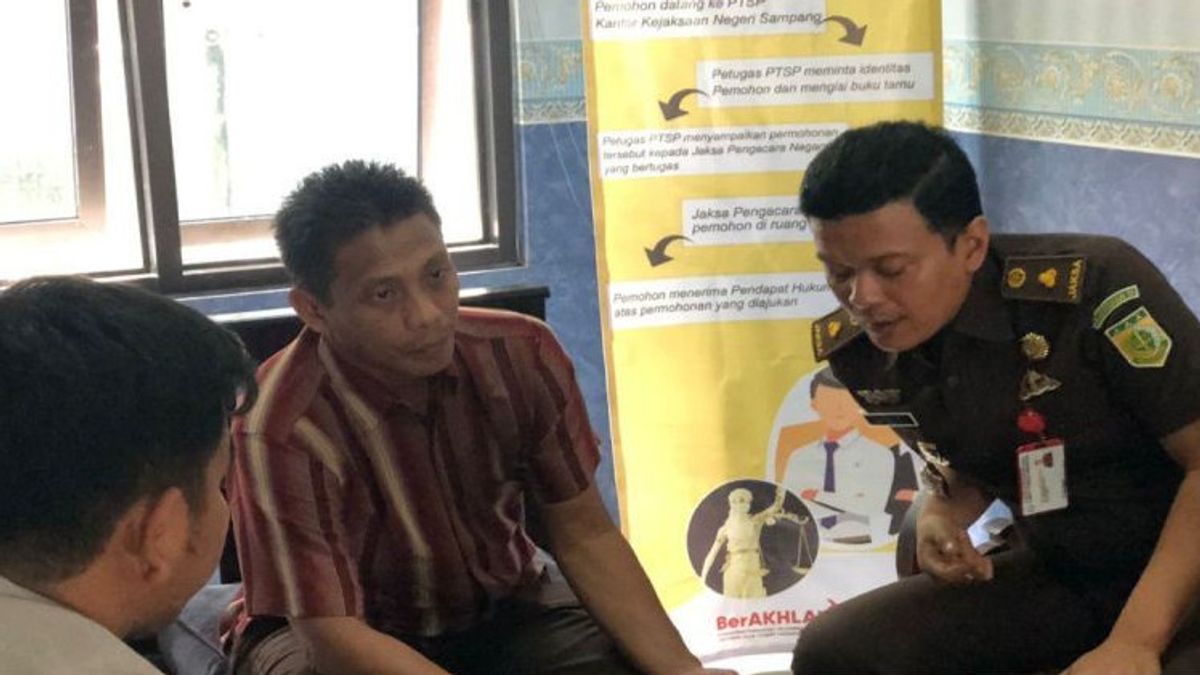 Sampang Village Treasurer Becomes A Corruption Suspect Of IDR 260 Million, Residents Demo Defend