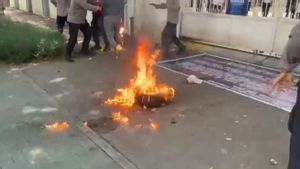 Perwira Polisi Alami Luka Bakar saat Jaga Demo di Kemenpora