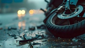 Ibu dan Anak Perempuan Luka Parah Usai Ditabrak Motor saat Menyeberang Flyover Pondok Kopi