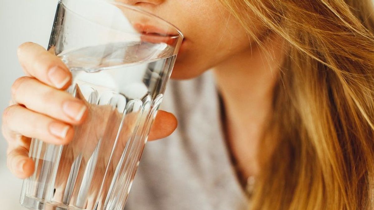 Sering Dianggap Remeh, Ini Dia 6 Manfaat Minum Air Panas