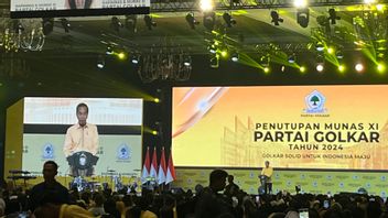 Pakai Baju Kuning, Jokowi: Ini Menghormati Golkar yang Punya Acara, Jangan ke Mana-mana Dulu