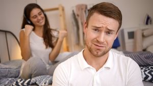 4 Cara Mengatasi Pasangan yang Kurang Inisiatif dalam Bercinta