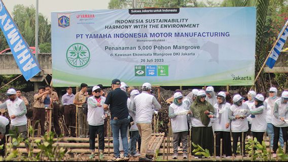 Yamaha Rayakan Hari Mangrove Sedunia dengan Penanaman Ribuan Pohon Mangrove