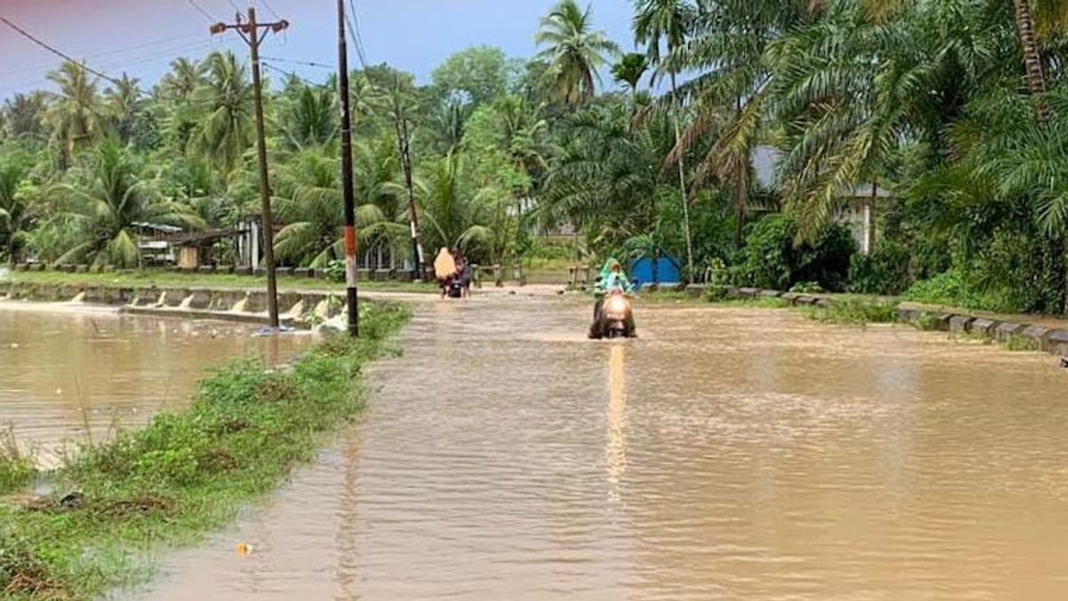 Lhokseumawe Aceh的10个村庄被洪水淹没