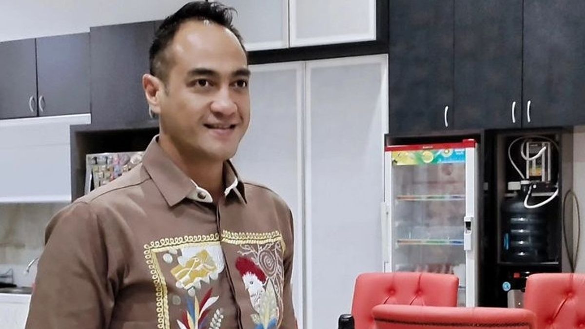 Don't Want To Unload Domestic Violence Cases, Ferry Irawan Chooses Silence