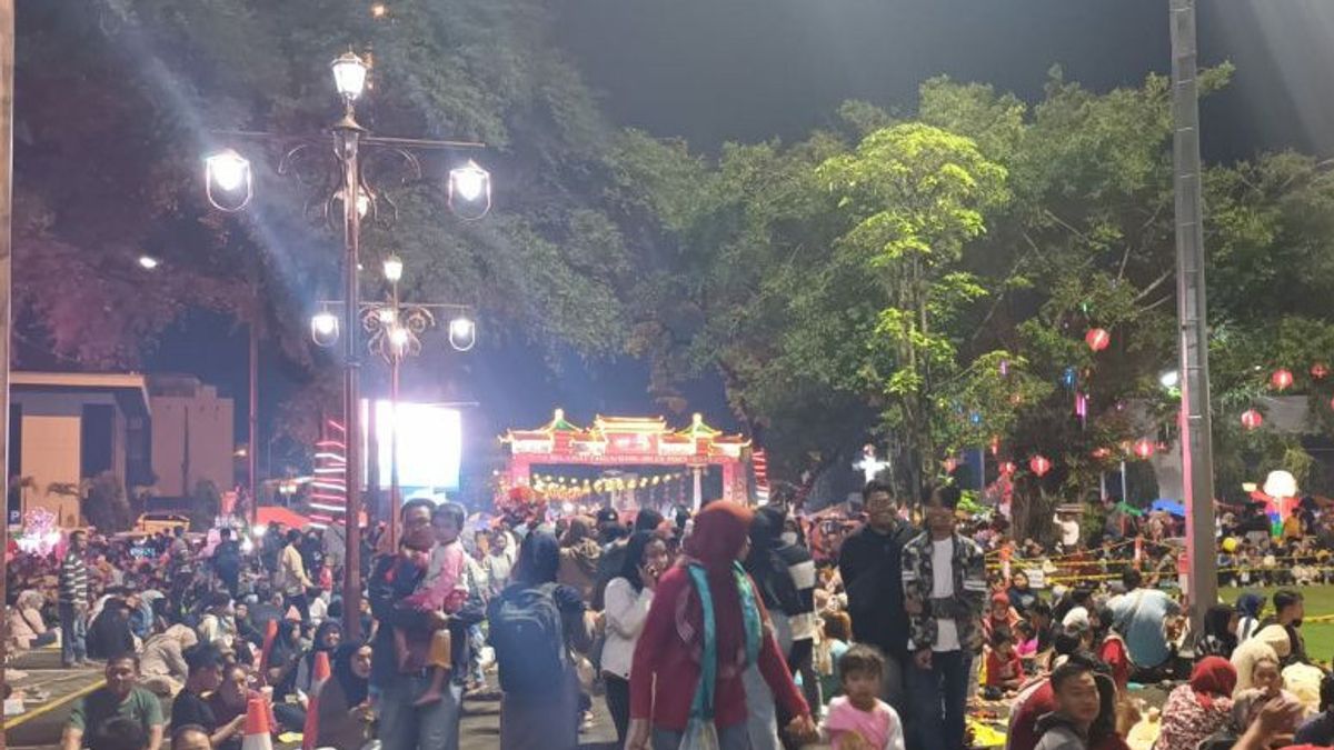 Malam Imlek, Warga Solo Padati Kawasan Pasar Gede