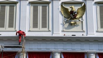 人民党,周围商人在印度尼西亚共和国80周年纪念仪式后被邀请在皇宫出售