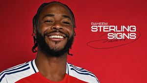 Arsenal Resmi Pinjam Sterling pada Menit Akhir Bursa Transfer