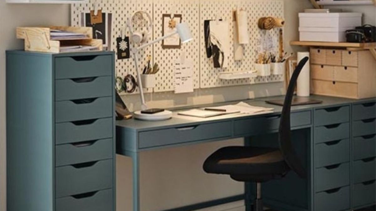 5 Aksesoris Meja Kantor yang Bikin Work Space Tambah Estetik