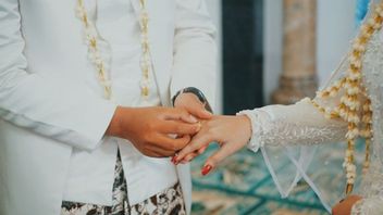 Connaissez les traditions de Ngeuyeuk Seuruh dans les mariages autochtones sundanais, contenant une éducation sexuelle pour les futures mariées