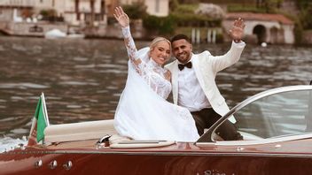Bintang Al Ahli, Riyad Mahrez, Ungkap Keinginan Punya Tim Sepak Bola Bersama Istri dan Anak 