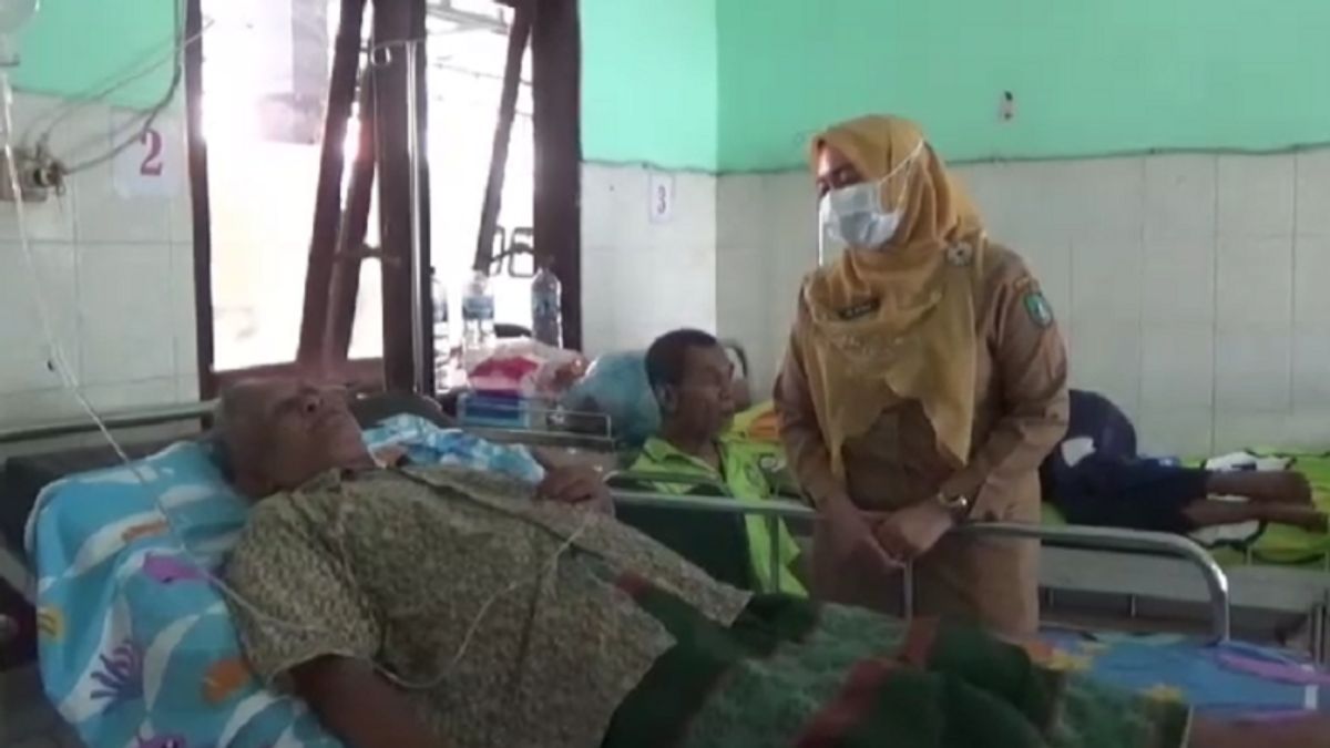 Jatirejo Jombang村的数十名居民在吃了大米后被怀疑中毒