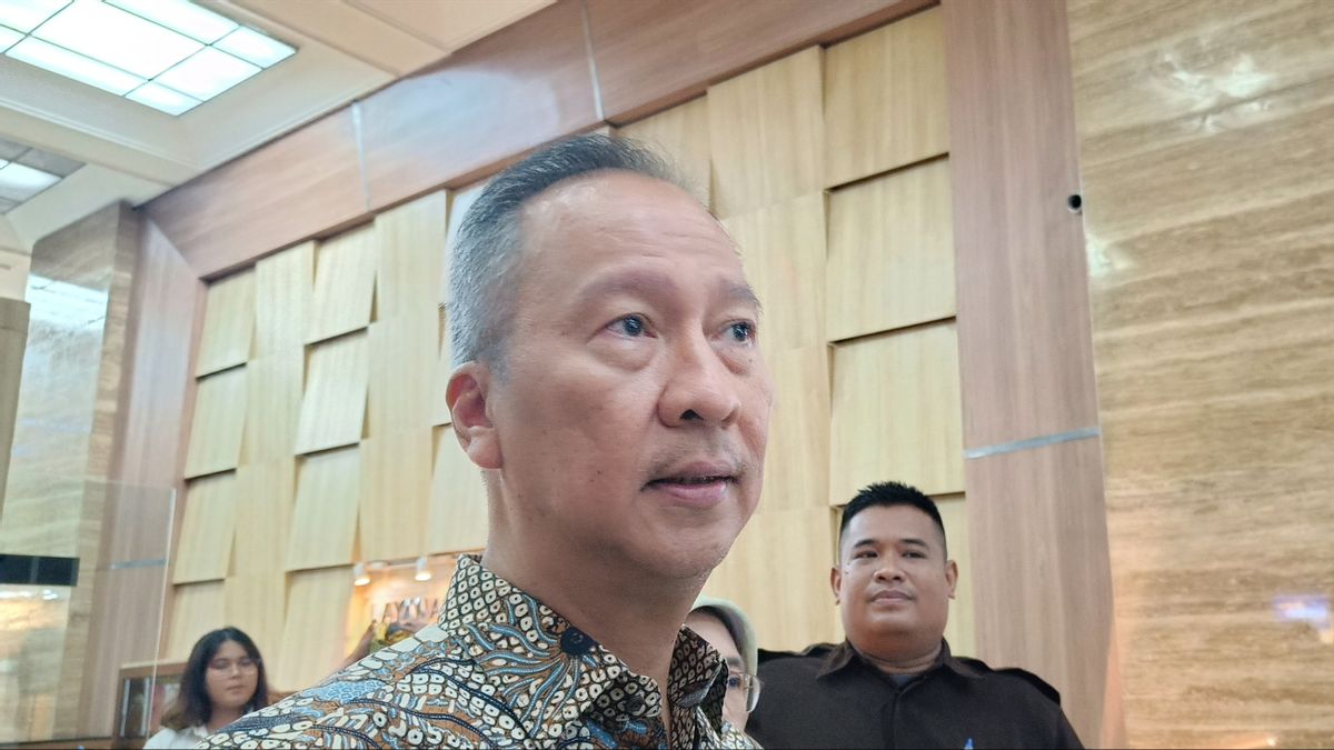 وزير الصناعة يطلب من الوزارات الأخرى أن تأخذ المنتجات المستوردة في إندونيسيا على محمل الجد