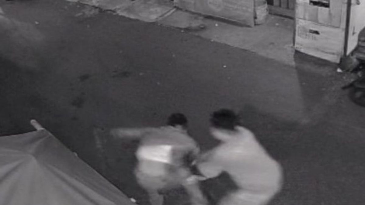 ar au voleur de moto qui a tiré sur le hansip à mort à Cakung