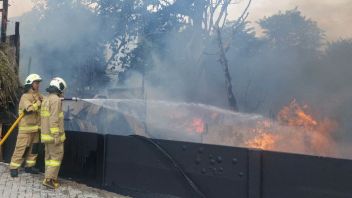 Hundreds Of Victims Of Kebayoran Lama Fire Evacuated To BPS Office