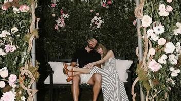 سابرينا كاربنتر إلى سيلينا غوميز، رد فعل فنان هوليوود على خطوبة تايلور سويفت