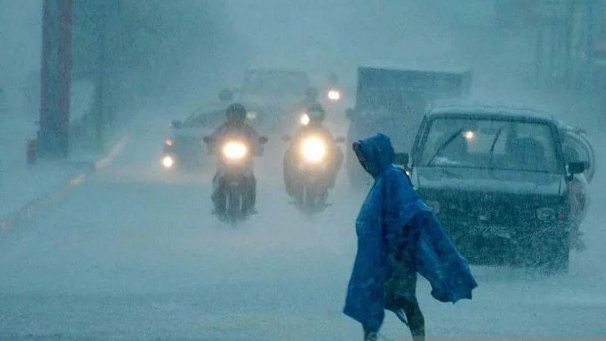 BMKG Asks People To Beware Of Heavy Rain And Strong Winds In These 14 Regions