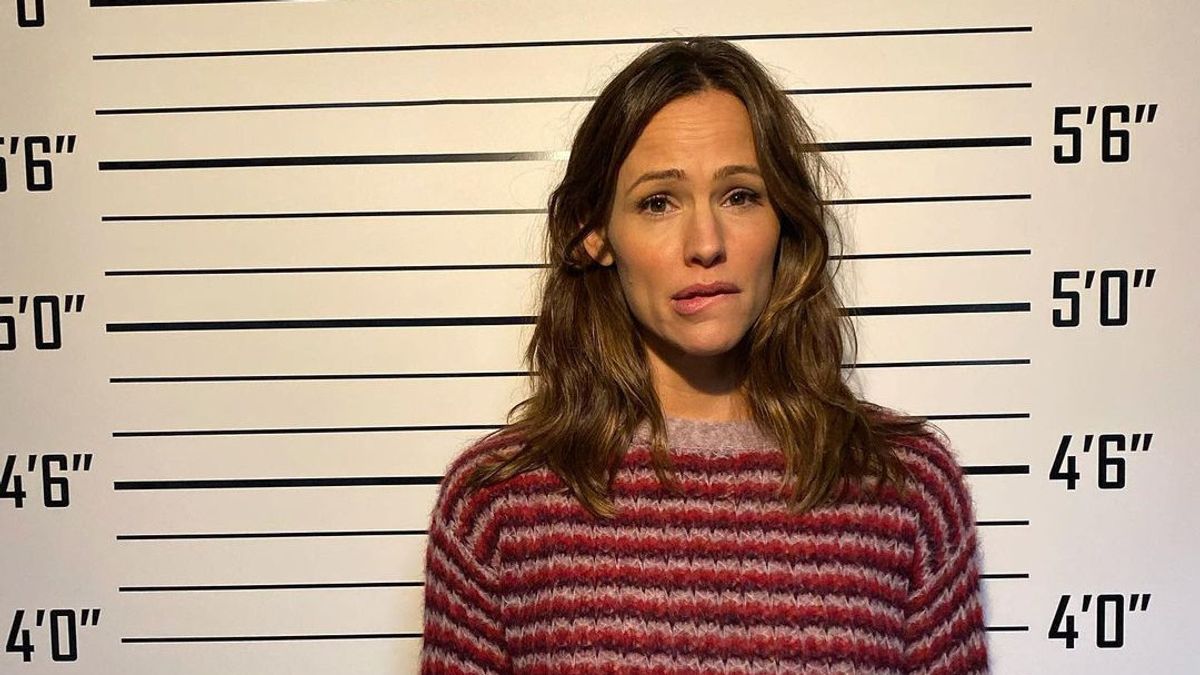 Jennifer Garner Stuck In Escalator, Asks Deadpool And Cares For Help