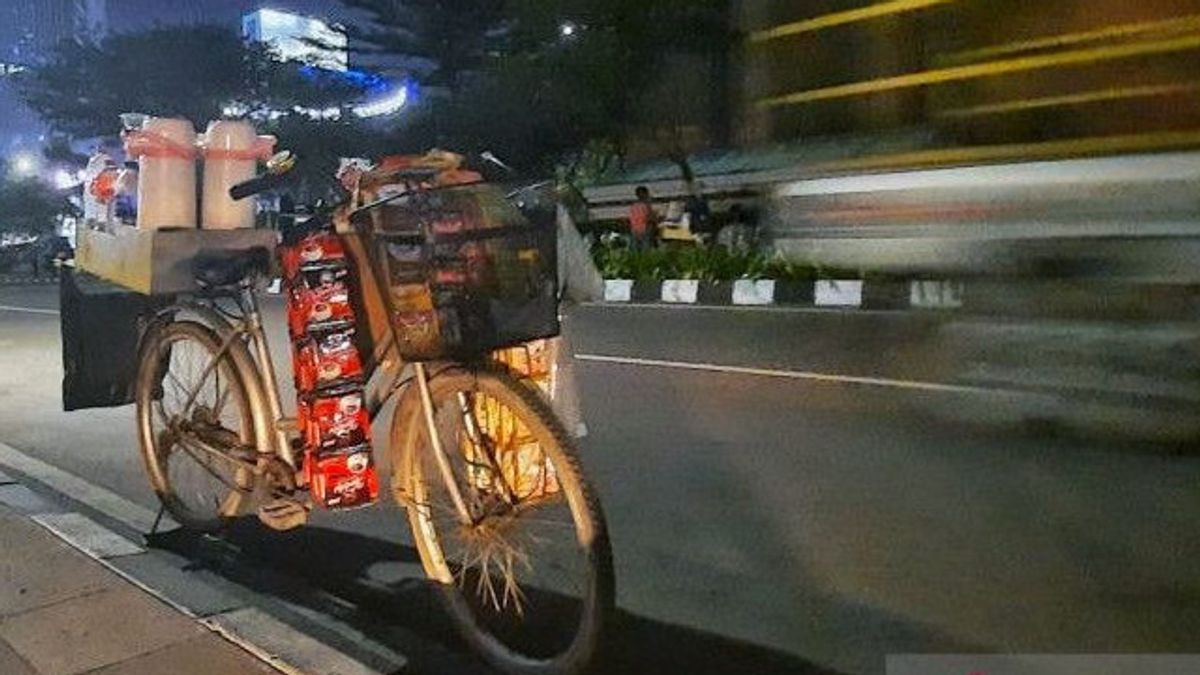 Pj Gubernur DKI Jakarta Bakal Periksa Video Viral Satpol PP Tendang Pedagang Kopi Keliling