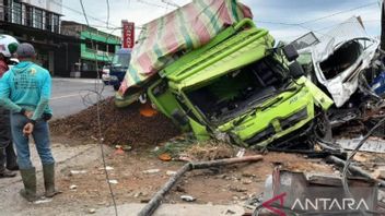 Five Cars Of Concrete Accidents On Jalan Lintas Bukittinggi-Padang Panjang, Satu Korban Alam Patah Tulang Celap