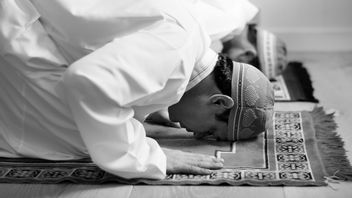 كيفية صلاة خسوف القمر: القانون والنيات وسرد تنفيذه