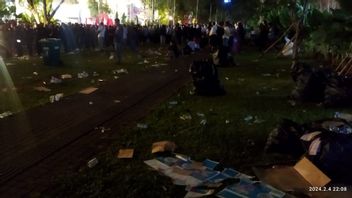 Piles Of Garbage In Front Of JCC Senayan After Debate Of Presidential Candidates Complained About GBK Facilities Users