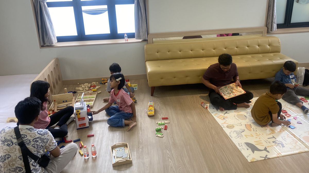 आधुनिक युग में महिला कैरियर का समर्थन करने में डेकेयर की भूमिका