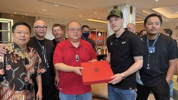 Mesut Ozil Meets Bali United Officials, Netizens: Can Be Recruited Immediately