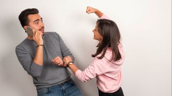 in “Daddy Issues” : Des blessures d'engagement de l'enfance aux adultes