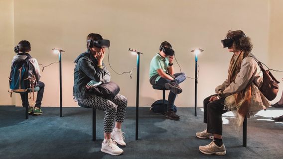 يؤدي وجود AR و VR إلى العديد من الهجمات الإلكترونية ، فكيف يحدث ذلك؟