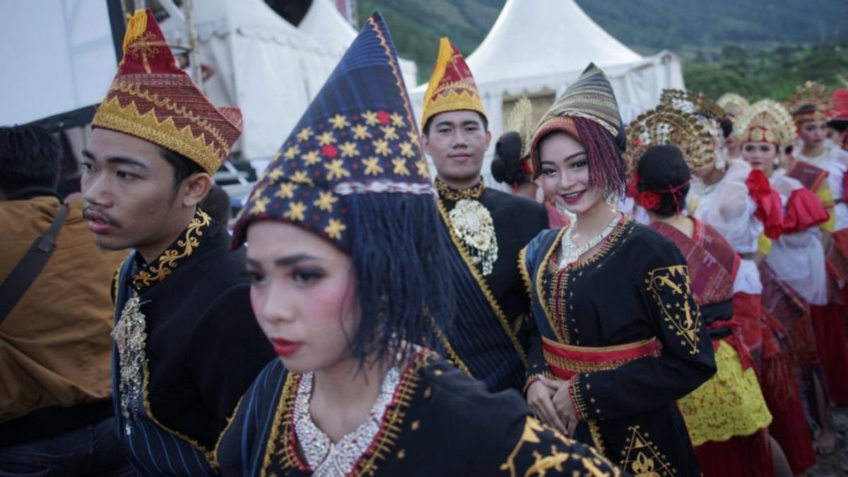 TIdak Hanya Ulos, Berikut Pakaian Adat Sumatera Utara yang Harus Kamu Tahu