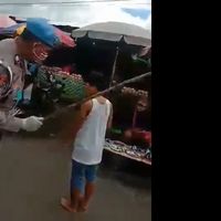 Pecut Pengunjung Pasar Tak Pakai Masker, 8 Polisi Diperiksa