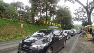 Urai Kemacetan di Lembang  Bandung, Polisi Berlakukan <i>One Way</i>
