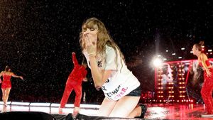 <i>So Sweet</i>, Taylor Swift Ubah Lirik Karma di Panggung Argentina untuk Kekasihnya Travis Kelce