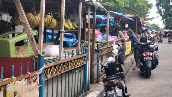 The Chaos Of Nangka Market Traders With Street Vendors In Trotoars, Perumda Pasar Jaya: Dozens Of Official Traders Disbanded, Moving To Trotoars