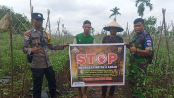 West Kalimantan Police Deployed To Guard Forests To Prevent Forest And Land Fires