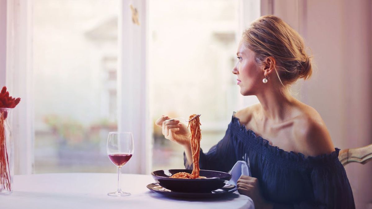 寒さを感じる頻度が高い?専門家がその理由を明らかにする