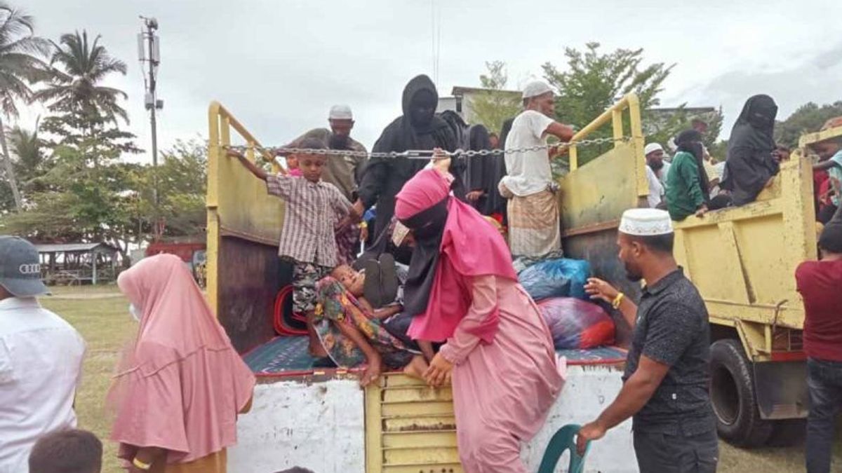 152 immigrants rohingyas déplacés sur la place Tapaktu du Sud d’Aceh