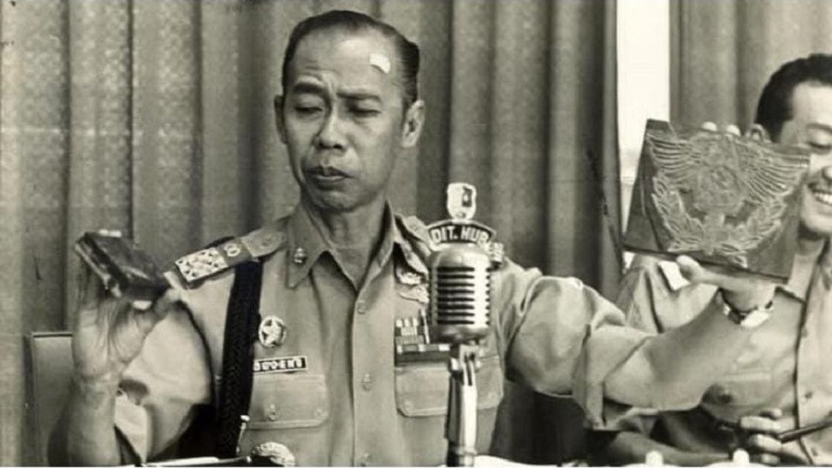 坚决的Hoegeng将军：一个诚实的前警察局长，可以根除棉兰被警察“保护”的博彩公司