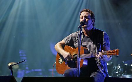 Ketika Pearl Jam Mengajak Penggemarnya Bergoyang Lewat Dance of the Clairvoyants