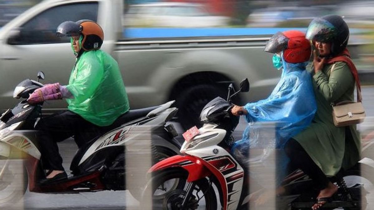 BMKG: Waspada Hujan Lebat di Kalimantan, Hujan Ringan di Pulau Jawa dan Sulawesi