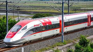 Pemerintah Bakal Suntik Modal PSO ke Whoosh, Ekonom: China Juga Harus Tambah