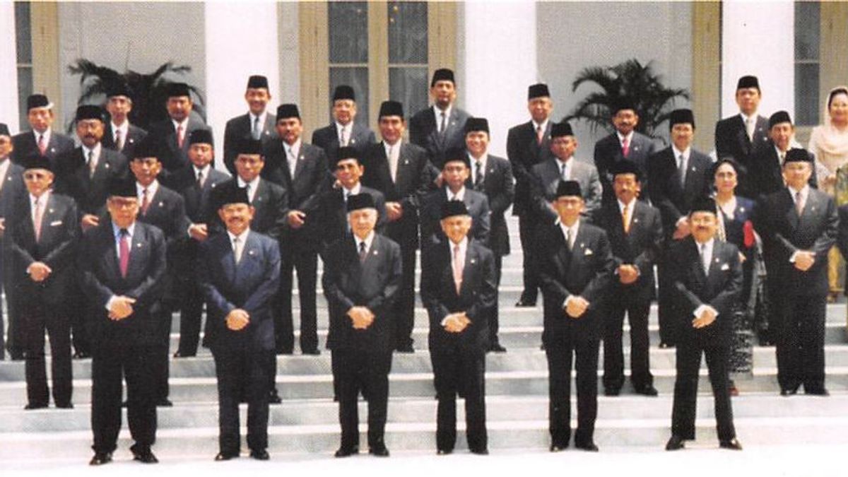 President Suharto Ever Banned Luxury State Officials
