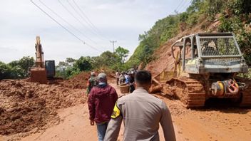 Longsor Jalan Kerinci-Bangko Jambi Diperbaiki, BPJN: Pergerakan Tanah Lereng Masih Terjadi