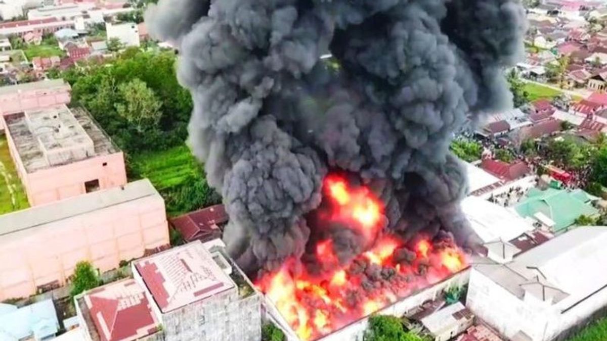 Gudang Besar di Sampit Kalteng Terbakar, Warga Ketakutan dan Khawatir Meluas ke Rumah-rumah