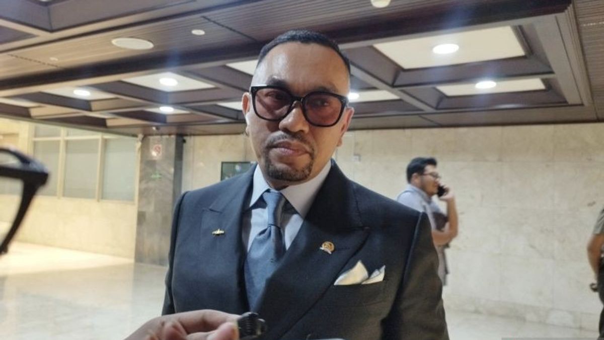 再次担任众议院第三委员会主席，Sahroni将捐赠全部薪水给基金会