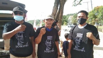 Lorsque Le Président Jokowi Distribue Des T-shirts Dans La Ville De Kendari, Les Habitants : Ce Que Je Porterai Continue